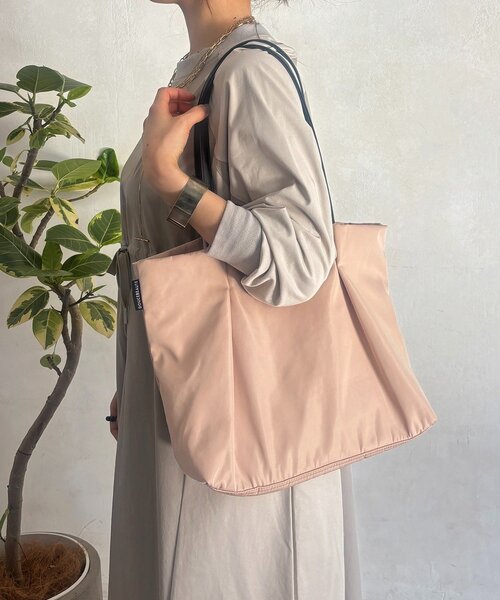 un dix cors(アンディコール)の「横長ナイロントート(トートバッグ・レディース・ベージュ/ブラック/カーキ・FREE)」の13枚目の写真