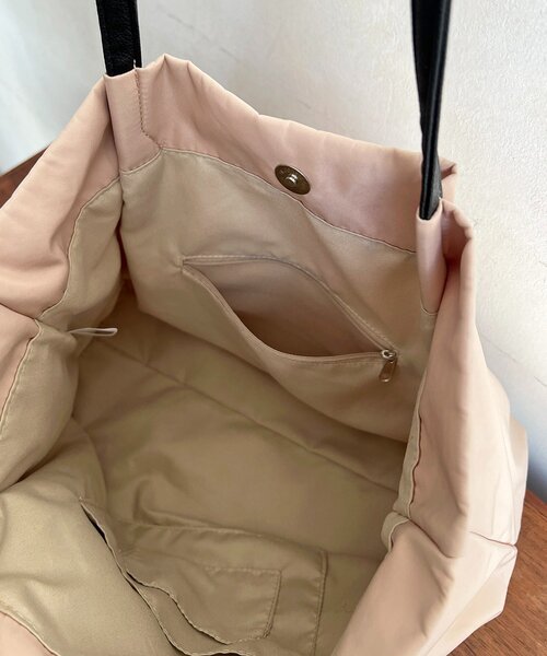 un dix cors(アンディコール)の「横長ナイロントート(トートバッグ・レディース・ベージュ/ブラック/カーキ・FREE)」の5枚目の写真