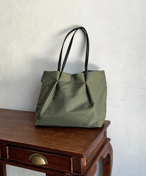 un dix cors(アンディコール)の「横長ナイロントート(トートバッグ・レディース・ベージュ/ブラック/カーキ・FREE)」の9枚目の写真