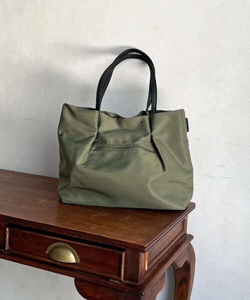 un dix cors(アンディコール)の「横長ナイロントート(トートバッグ・レディース・ベージュ/ブラック/カーキ・FREE)」の10枚目の写真