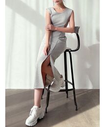 【WEB限定】バックオープンスリットワンピース