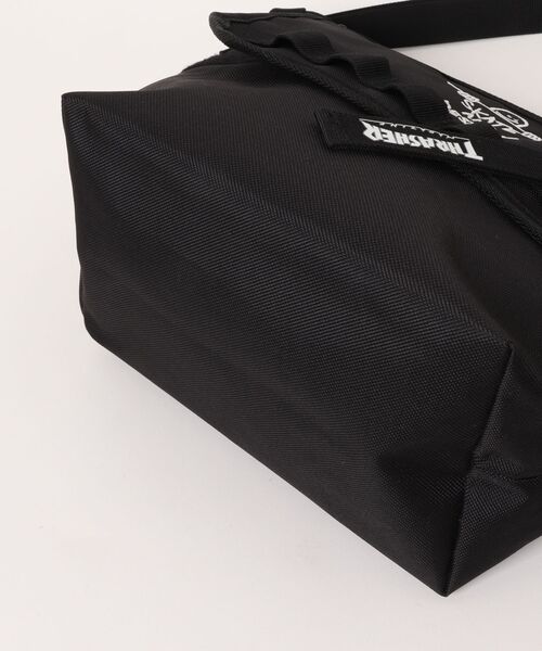 THRASHER(スラッシャー)の「FLAP MINI SHOULDER BAG/THRASHER スラッシャー フラップ ミニショルダーバッグ GONZ刺繍 斜め掛け サコッシュ フェス 旅行 サブバッグ ストリート(ショルダーバッグ・メンズ・ブラック×ホワイト/ブラック系その他・FREE)」の4枚目の写真