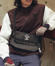 FLAP MINI SHOULDER BAG/THRASHER スラッシャー フラップ ミニショルダーバッグ GONZ刺繍 斜め掛け サコッシュ フェス 旅行 サブバッグ ストリート