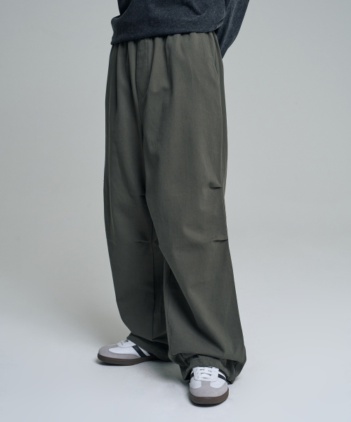 MOOVN（ムブン）の「パラシュートワイドバンディングパンツカーキ（その他パンツ・メンズ・その他・LARGE/MEDIUM/X-LARGE）」の2枚目の写真