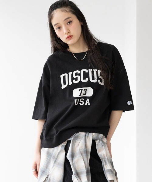 RAGEBLUE（レイジブルー）の「＜DISCUS/ディスカス＞カレッジBIGショートTシャツ（Tシャツ/カットソー・レディース・ブラック/ブルー/グレー/オフホワイト/ライトブルー/レッド・FREE）」の2枚目の写真