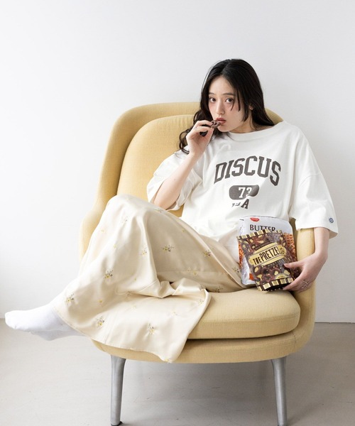 RAGEBLUE（レイジブルー）の「＜DISCUS/ディスカス＞カレッジBIGショートTシャツ（Tシャツ/カットソー・レディース・ブラック/ブルー/グレー/オフホワイト/ライトブルー/レッド・FREE）」の7枚目の写真