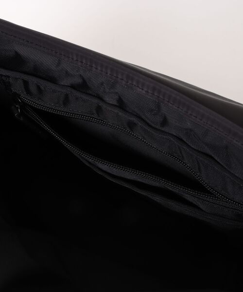 Manhattan Portage BLACK LABEL(マンハッタンポーテージ ブラックレーベル)の「MESEROLE MESSENGER BAG TWL POKEMON(メッセンジャーバッグ・メンズ・ブラック・SMALL)」の2枚目の写真