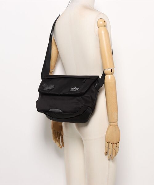 Manhattan Portage BLACK LABEL(マンハッタンポーテージ ブラックレーベル)の「MESEROLE MESSENGER BAG TWL POKEMON(メッセンジャーバッグ・メンズ・ブラック・SMALL)」の18枚目の写真