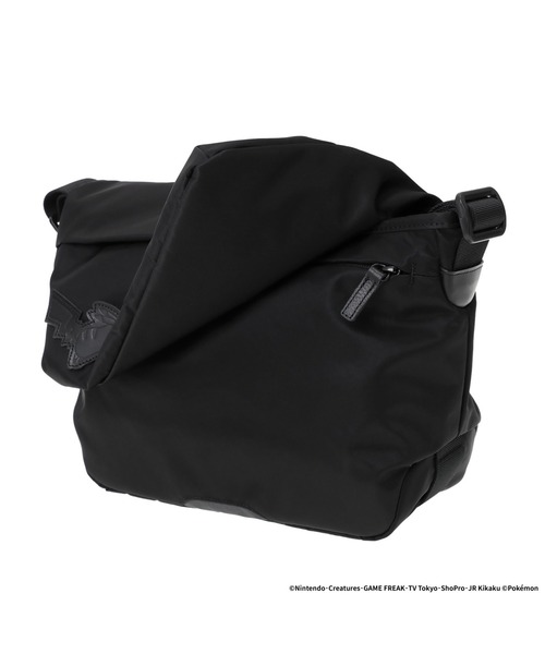 Manhattan Portage BLACK LABEL(マンハッタンポーテージ ブラックレーベル)の「MESEROLE MESSENGER BAG TWL POKEMON(メッセンジャーバッグ・メンズ・ブラック・SMALL)」の15枚目の写真