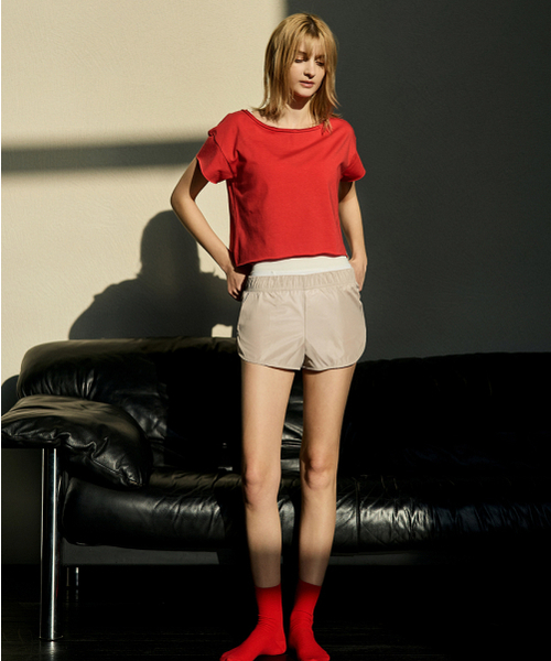 DEVIWEAR（デヴィウェア）の「ワンショルダー ルーズフィット 半袖Tシャツ DEVI-T0145-レッド（Tシャツ/カットソー・レディース・レッド・FREE）」の2枚目の写真