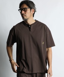 The DUFFER of ST.GEORGE（ザダファーオブセントジョージ）の「8oz HEAVY WEIGHT COTTON OVERSIZED HENLEY NECK S/S TEE：セットアップ対応 ヘビーウェイト 半袖ヘンリーネックTEE / 8オンス / 厚手Tシャツ / オーバーサイズ / ルーズフィット（Tシャツ/カットソー）」