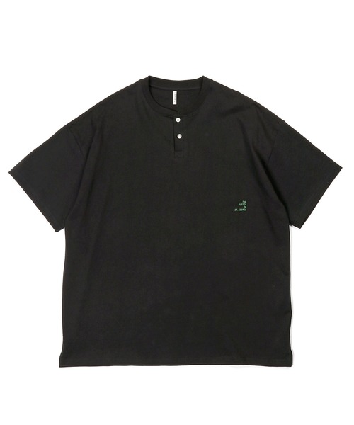 The DUFFER of ST.GEORGE(ザダファーオブセントジョージ)の「8oz HEAVY WEIGHT COTTON OVERSIZED HENLEY NECK S/S TEE:セットアップ対応 ヘビーウェイト 半袖ヘンリーネックTEE / 8オンス / 厚手Tシャツ / オーバーサイズ / ルーズフィット(Tシャツ/カットソー・メンズ・オフホワイト/ブルーグレー/スミクロ/ベージュ/ネイビー/ブラウン・X-LARGE/LARGE/MEDIUM/SMALL/XX-LARGE)」の22枚目の写真