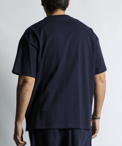 The DUFFER of ST.GEORGE(ザダファーオブセントジョージ)の「8oz HEAVY WEIGHT COTTON OVERSIZED HENLEY NECK S/S TEE:セットアップ対応 ヘビーウェイト 半袖ヘンリーネックTEE / 8オンス / 厚手Tシャツ / オーバーサイズ / ルーズフィット(Tシャツ/カットソー・メンズ・オフホワイト/ブルーグレー/スミクロ/ベージュ/ネイビー/ブラウン・X-LARGE/LARGE/MEDIUM/SMALL/XX-LARGE)」の20枚目の写真