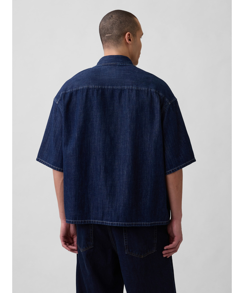 GAP(ギャップ)の「デニム オーバーサイズ ストレートヘムシャツ(シャツ/ブラウス・メンズ・インディゴブルー/ライトインディゴブルー・XS/S/M/L/XL)」の5枚目の写真