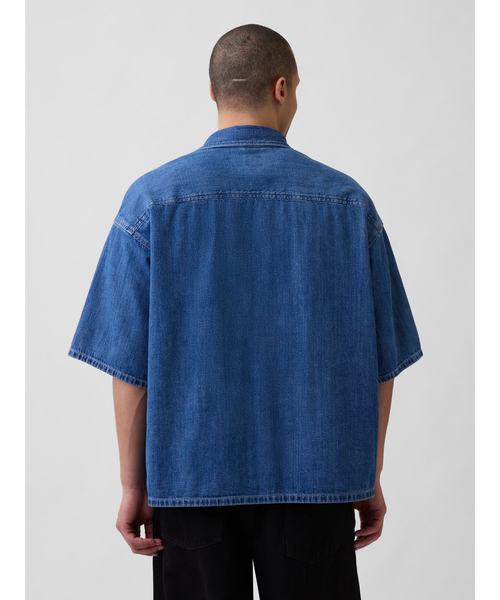 GAP(ギャップ)の「デニム オーバーサイズ ストレートヘムシャツ(シャツ/ブラウス・メンズ・インディゴブルー/ライトインディゴブルー・XS/S/M/L/XL)」の6枚目の写真