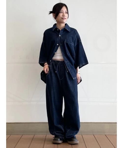 GAP(ギャップ)の「デニム オーバーサイズ ストレートヘムシャツ(シャツ/ブラウス・メンズ・インディゴブルー/ライトインディゴブルー・XS/S/M/L/XL)」の13枚目の写真