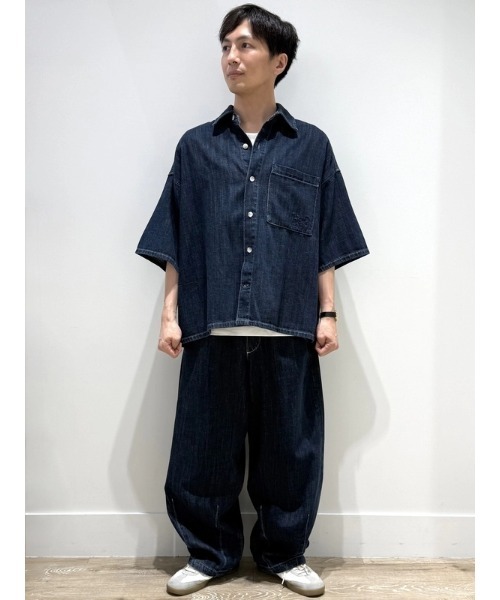 GAP(ギャップ)の「デニム オーバーサイズ ストレートヘムシャツ(シャツ/ブラウス・メンズ・インディゴブルー/ライトインディゴブルー・XS/S/M/L/XL)」の15枚目の写真