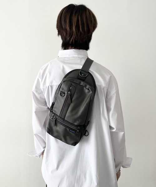 POLOCHAMPS(ポロチャンプス)の「POLOCHAMPS/ポロチャンプス PUレザーボディバッグ/ワンショルダー(ボディバッグ/ウエストポーチ・メンズ・ブラック/グレー・FREE)」の4枚目の写真