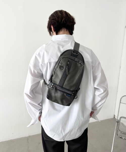POLOCHAMPS(ポロチャンプス)の「POLOCHAMPS/ポロチャンプス PUレザーボディバッグ/ワンショルダー(ボディバッグ/ウエストポーチ・メンズ・ブラック/グレー・FREE)」の5枚目の写真