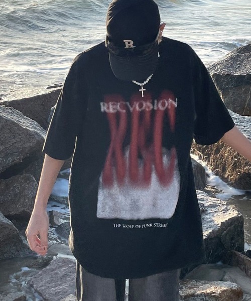 lilful(リルフル)の「【26年春夏新作】染み込みプリント風ロゴビッグシルエットTシャツ(Tシャツ/カットソー・メンズ・ホワイト/ブラック・M/L)」の5枚目の写真