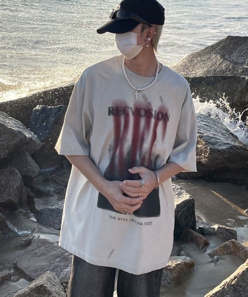 lilful(リルフル)の「【26年春夏新作】染み込みプリント風ロゴビッグシルエットTシャツ(Tシャツ/カットソー・メンズ・ホワイト/ブラック・M/L)」の3枚目の写真