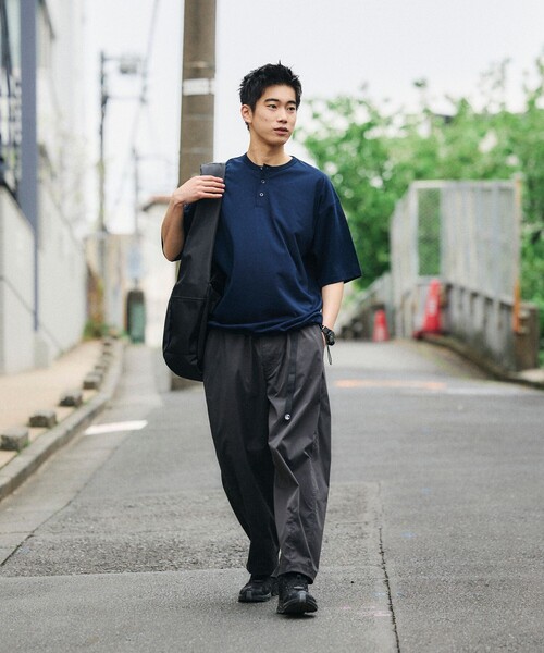 FREAK'S STORE（フリークスストア）の「限定展開 Drymix(R)/ドライミックス リラックスフィット ヘンリーネック Tシャツ/速乾/UVカット（Tシャツ/カットソー・メンズ・ネイビー/ホワイト/チャコールグレー/アッシュグレー/ブラック・SMALL/MEDIUM/LARGE）」の16枚目の写真