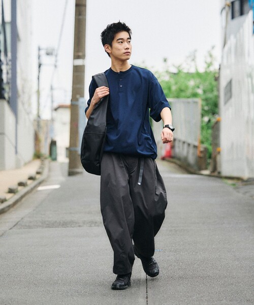 FREAK'S STORE（フリークスストア）の「限定展開 Drymix(R)/ドライミックス リラックスフィット ヘンリーネック Tシャツ/速乾/UVカット（Tシャツ/カットソー・メンズ・ネイビー/ホワイト/チャコールグレー/アッシュグレー/ブラック・SMALL/MEDIUM/LARGE）」の17枚目の写真