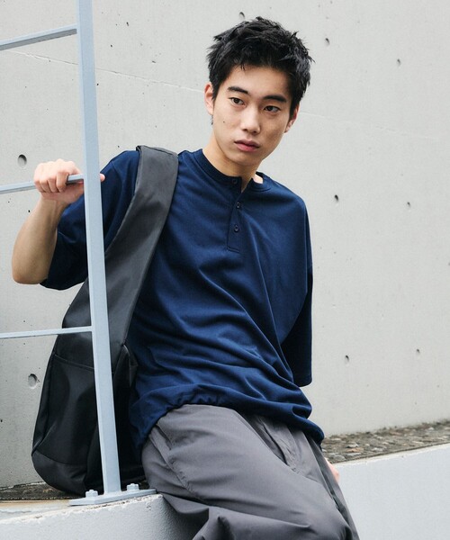 FREAK'S STORE（フリークスストア）の「限定展開 Drymix(R)/ドライミックス リラックスフィット ヘンリーネック Tシャツ/速乾/UVカット（Tシャツ/カットソー・メンズ・ネイビー/ホワイト/チャコールグレー/アッシュグレー/ブラック・SMALL/MEDIUM/LARGE）」の20枚目の写真