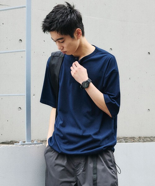 FREAK'S STORE（フリークスストア）の「限定展開 Drymix(R)/ドライミックス リラックスフィット ヘンリーネック Tシャツ/速乾/UVカット（Tシャツ/カットソー・メンズ・ネイビー/ホワイト/チャコールグレー/アッシュグレー/ブラック・SMALL/MEDIUM/LARGE）」の5枚目の写真