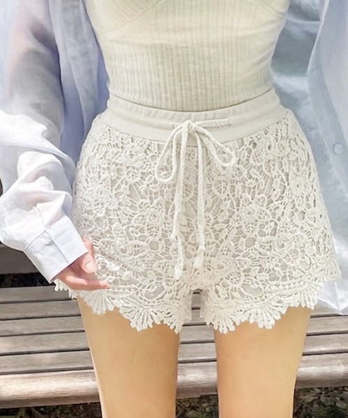 core core(コアコア)の「花柄レースショートパンツ(その他パンツ・レディース・ホワイト/ライトベージュ・FREE)」の1枚目の写真
