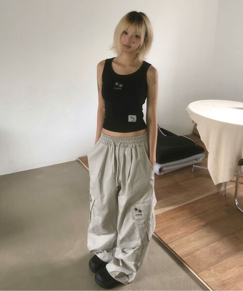 COIRIS(コイリス)の「ビエンノパラシュートワイドカーゴパンツ(2カラー)(スウェットパンツ・レディース・ブラック/Beige/チャコールグレー・FREE)」の20枚目の写真