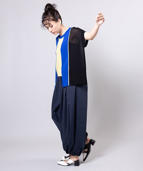 OSMOSIS（オズモーシス）の「配色アシンメトリーニットプルオーバー（ニット/セーター・レディース・ブルー/ブラック/ライトベージュ・ONE SIZE）」の5枚目の写真