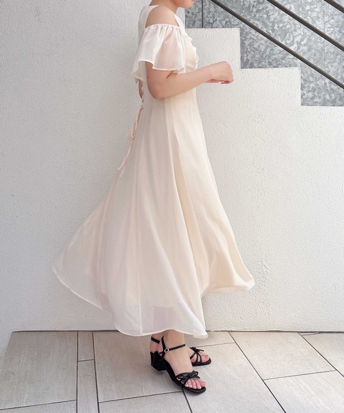 SOELA（ソエラ）の「【INGNI　SOELA】肩開きVネックシアーバックレースアップワンピース／WEB限定（ワンピース・レディース・アイボリー/ブラック・M）」の5枚目の写真