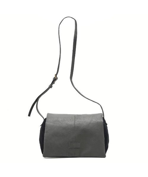 CLEDRAN(クレドラン)の「【国産レザー×ナイロン 軽量】CL3994 LIMO FLAP LEATHER SHOULDER(ショルダーバッグ・レディース・グレー/ダークベージュ/ブラック・FREE)」の2枚目の写真