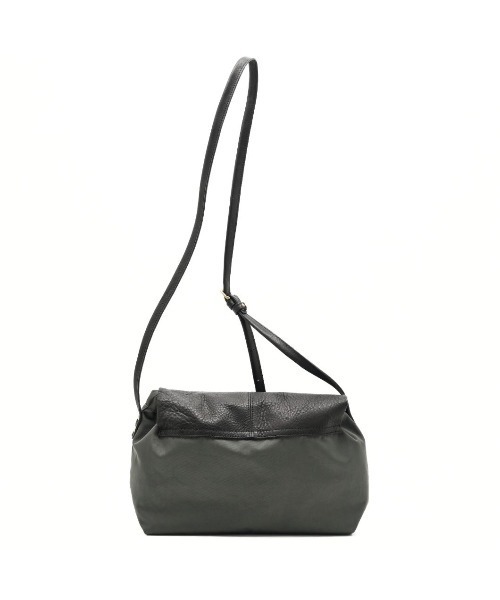 CLEDRAN(クレドラン)の「【国産レザー×ナイロン 軽量】CL3994 LIMO FLAP LEATHER SHOULDER(ショルダーバッグ・レディース・グレー/ダークベージュ/ブラック・FREE)」の4枚目の写真