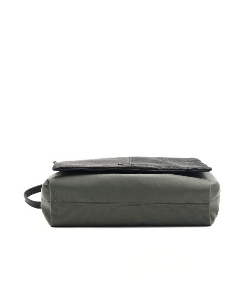 CLEDRAN(クレドラン)の「【国産レザー×ナイロン 軽量】CL3994 LIMO FLAP LEATHER SHOULDER(ショルダーバッグ・レディース・グレー/ダークベージュ/ブラック・FREE)」の6枚目の写真