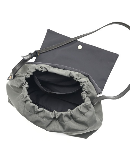 CLEDRAN(クレドラン)の「【国産レザー×ナイロン 軽量】CL3994 LIMO FLAP LEATHER SHOULDER(ショルダーバッグ・レディース・グレー/ダークベージュ/ブラック・FREE)」の8枚目の写真