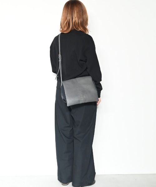 CLEDRAN(クレドラン)の「【国産レザー×ナイロン 軽量】CL3994 LIMO FLAP LEATHER SHOULDER(ショルダーバッグ・レディース・グレー/ダークベージュ/ブラック・FREE)」の13枚目の写真