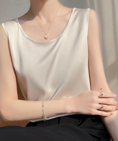yuue' ( wear )(ユーイ)の「サテンノースリーブトップス/リラックスタンクトップ(タンクトップ・レディース・ホワイト/ベージュ/ブラック・L/M)」の7枚目の写真