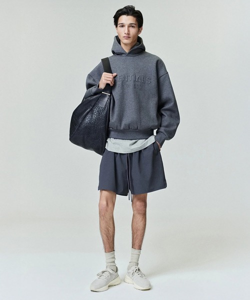 FOG ESSENTIALS（エフオージーエッセンシャルズ）の「フィア オブ ゴッド エッセンシャルズ 【Fear of God ESSENTIALS】 - パーカー【ESSENTIALS Classic Hoodie 192HO256211F】（パーカー・メンズ・チャコール・M/L/XL/S）」の2枚目の写真