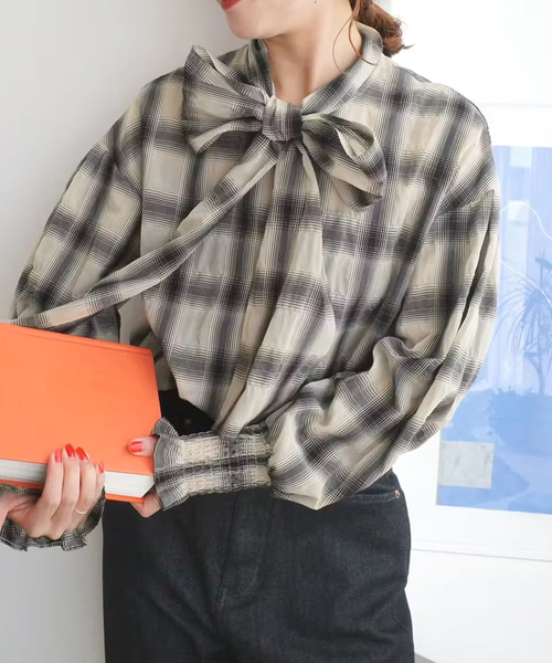 Spick & Span(スピックアンドスパン)の「《追加》オンブレボウタイブラウス(シャツ/ブラウス・レディース・アイボリー/ブラウン・FREE)」の5枚目の写真