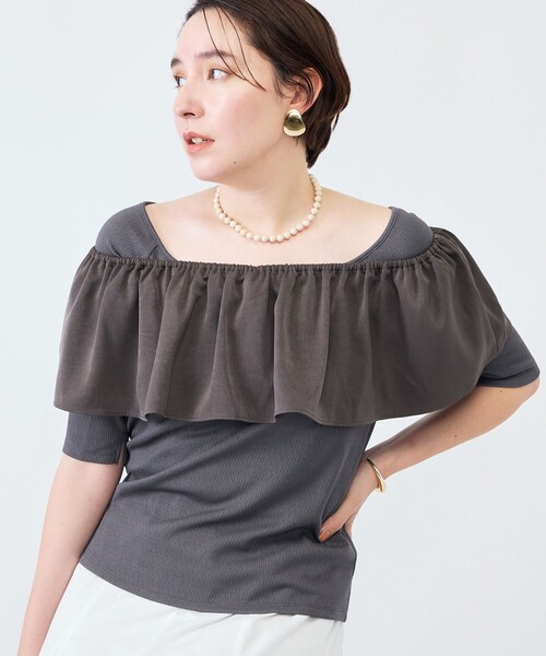 NOLLEY’S(ノーリーズ)の「ウォッシャブルフィブリルサテンドッキングフリルプルオーバー(Tシャツ/カットソー・レディース・ブラウン/チャコールグレー/ブラック・38)」の2枚目の写真