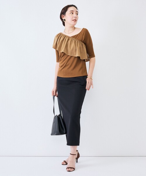 NOLLEY’S(ノーリーズ)の「ウォッシャブルフィブリルサテンドッキングフリルプルオーバー(Tシャツ/カットソー・レディース・ブラウン/チャコールグレー/ブラック・38)」の4枚目の写真