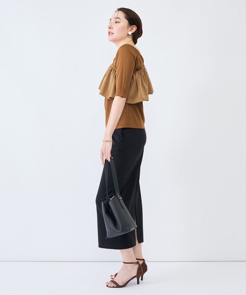 NOLLEY’S(ノーリーズ)の「ウォッシャブルフィブリルサテンドッキングフリルプルオーバー(Tシャツ/カットソー・レディース・ブラウン/チャコールグレー/ブラック・38)」の5枚目の写真