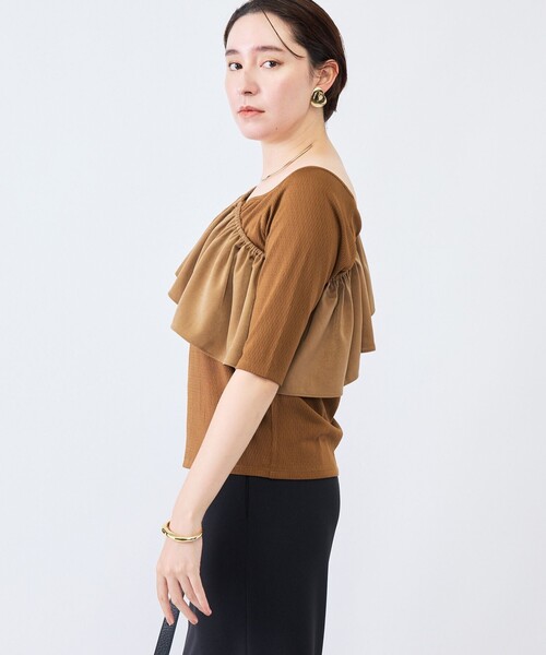 NOLLEY’S(ノーリーズ)の「ウォッシャブルフィブリルサテンドッキングフリルプルオーバー(Tシャツ/カットソー・レディース・ブラウン/チャコールグレー/ブラック・38)」の8枚目の写真