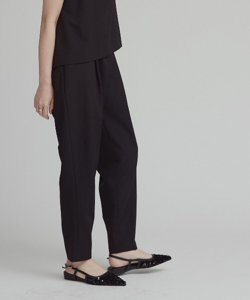 W:Huku(フーク)の「【W:Huku / シルキーサマーツイル】テーパード ラップ パンツ / Silky Summer Twill Tapered Wrap Pants(その他パンツ・レディース・ブラック/グレー/ベージュ・L/M)」の1枚目の写真