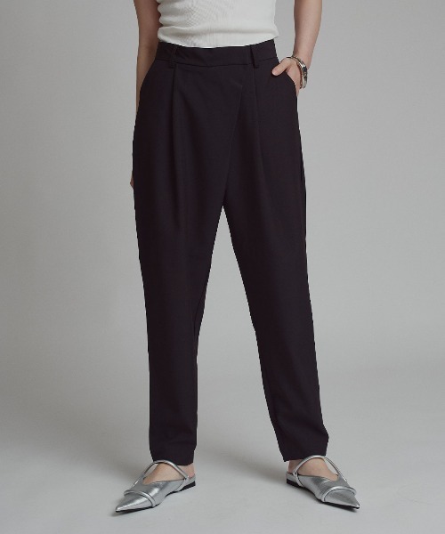 W:Huku(フーク)の「【W:Huku / シルキーサマーツイル】テーパード ラップ パンツ / Silky Summer Twill Tapered Wrap Pants(その他パンツ・レディース・ブラック/グレー/ベージュ・L/M)」の14枚目の写真