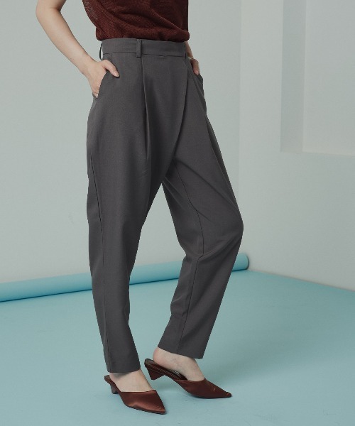 W:Huku(フーク)の「【W:Huku / シルキーサマーツイル】テーパード ラップ パンツ / Silky Summer Twill Tapered Wrap Pants(その他パンツ・レディース・ブラック/グレー/ベージュ・L/M)」の16枚目の写真