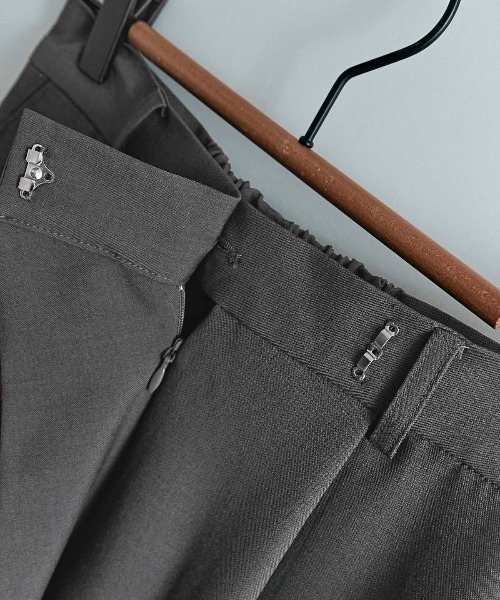 W:Huku(フーク)の「【W:Huku / シルキーサマーツイル】テーパード ラップ パンツ / Silky Summer Twill Tapered Wrap Pants(その他パンツ・レディース・ブラック/グレー/ベージュ・L/M)」の20枚目の写真