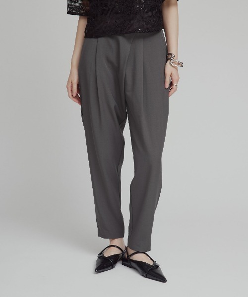 W:Huku(フーク)の「【W:Huku / シルキーサマーツイル】テーパード ラップ パンツ / Silky Summer Twill Tapered Wrap Pants(その他パンツ・レディース・ブラック/グレー/ベージュ・L/M)」の9枚目の写真